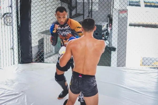 UFC格斗之夜李景亮复出对阵普拉特斯胜负手与赛前全景解析